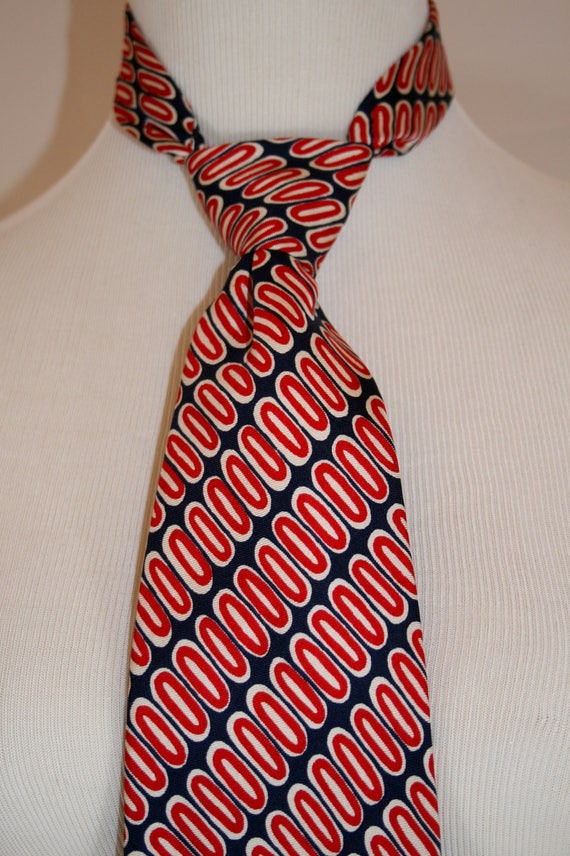 Vintage Navy and Red Graphic 1970s Beau Brummell S