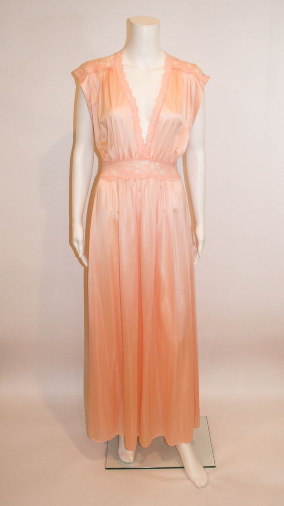 Beautiful Vintage Olga Peach Nightgown, Vintage Li