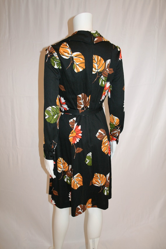 Vintage 1970s Black and Mod Leaf and Floral Patte… - image 6