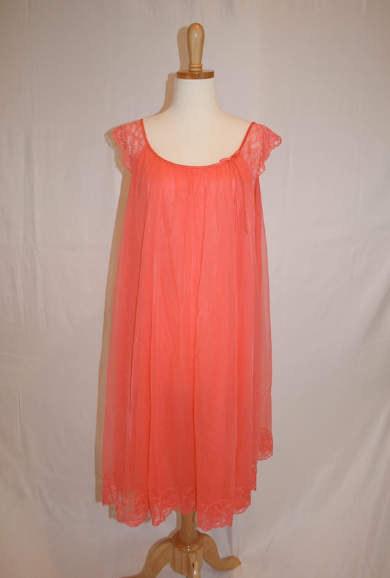 Vintage 1960s Vanity Fair Baby Doll Nightgown