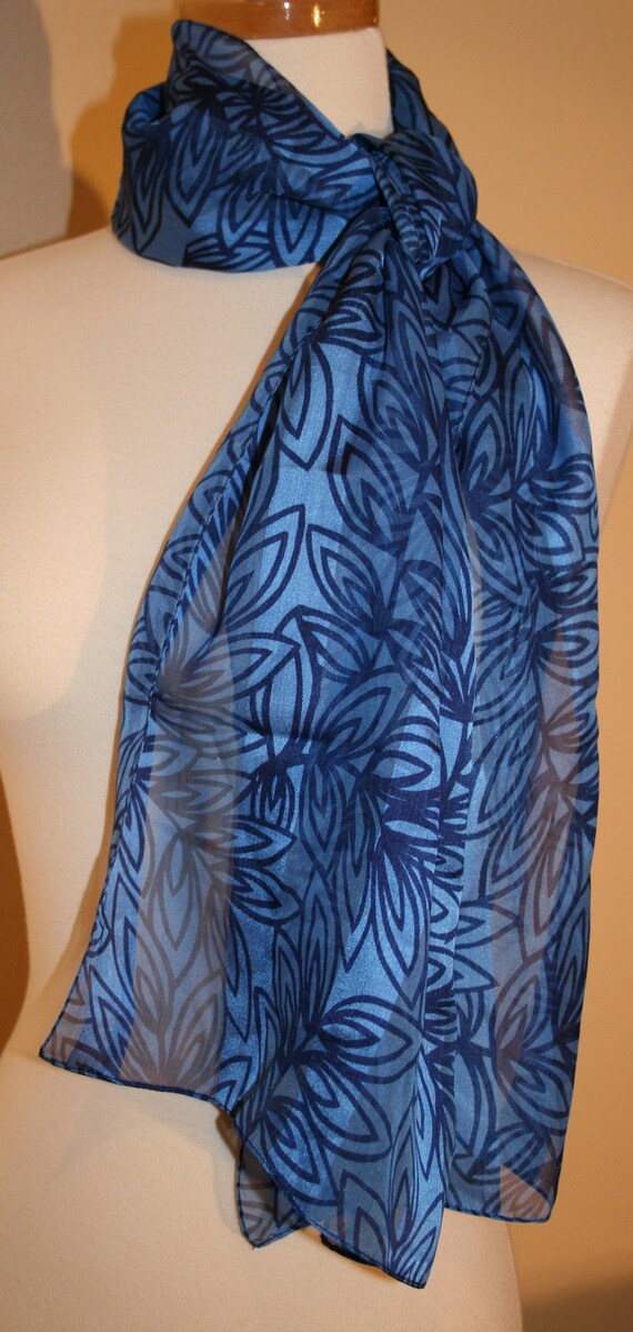 Vintage 80s Blue Stylized Leaf Patterned Scarf