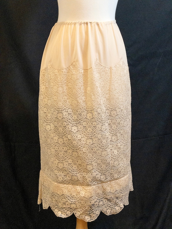 Vintage Van Raalte Scalloped Lace Half Slip