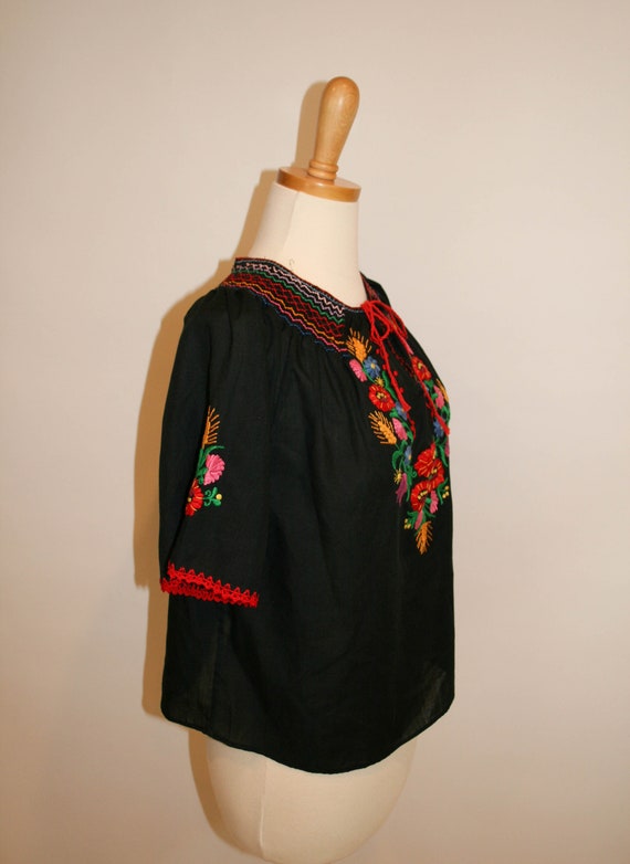 Vintage Mexican Embroidered Blouse - image 5