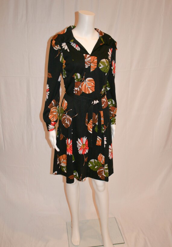 Vintage 1970s Black and Mod Leaf and Floral Patte… - image 3