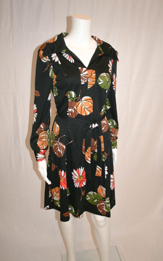 Vintage 1970s Black and Mod Leaf and Floral Patte… - image 2