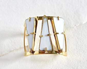 Messing moderne MOP zeeschelp parelmoer gouden manchet statement armband Bisjoux handgemaakt