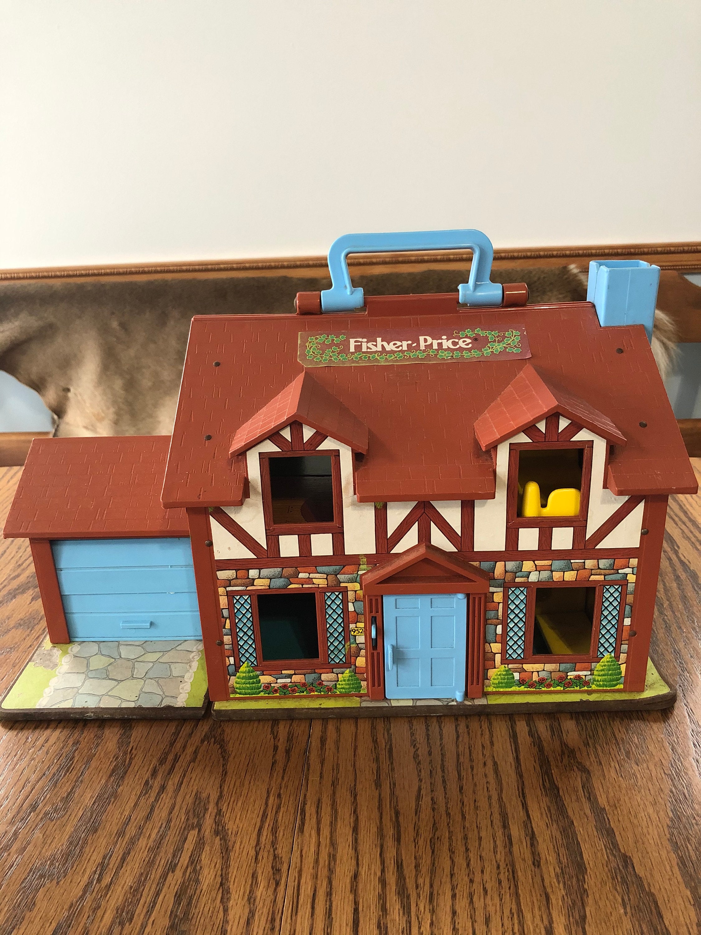 VINTAGE DOLL HOUSE FISHER PRICE CARRY CASE FOLDIBLE DOLL HOUSE 2000 MATTEL