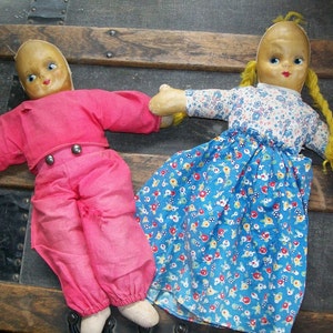UITVERKOOP - olieverf doek jongen & meisje Russische of Nederlandse poppen uit 20 - Vintage of antieke poppen uit de jaren 1920