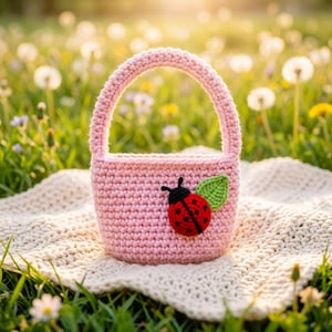 Häkelanleitung für eine rosa Marienkäfer-Handtasche (PDF), süße Mini-Tasche mit Marienkäfer- und Blattapplikation, frühlingshafte Häkeltasche, anfängerfreundlich
