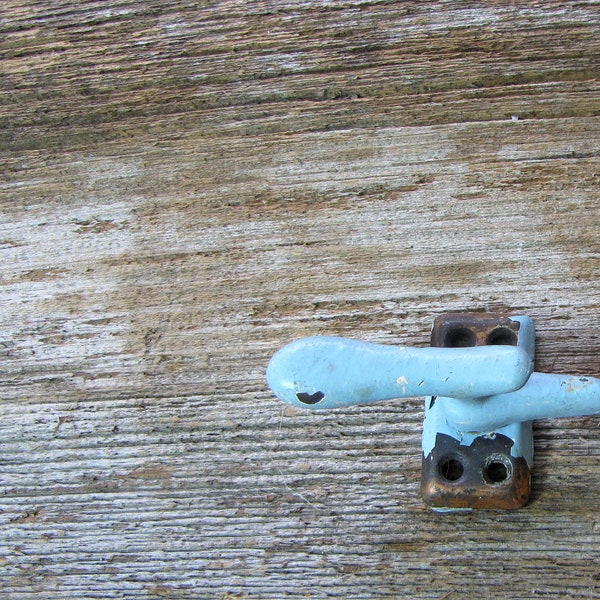 chippy scrap cabinet latch