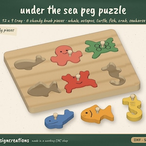Puede incluir: Un rompecabezas de madera con piezas de agarre sobre el tema del mar, que incluye un tablero de 12 x 9 y 6 piezas gruesas con pomos en forma de ballena, pulpo, tortuga, pez, cangrejo y caballito de mar, con huecos para cada criatura marina.