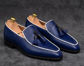 Handgefertigte Herren-Slipper in Königsblau mit Quasten – Elegante Lederschuhe mit weißer Paspelierung – Slipper im italienischen Stil für festliche Anlässe – Maßanfertigung