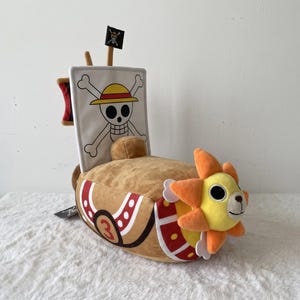 One Piece Thousand Sunny Plush Ship Toy, Anime Pirate Boat Stuffed Doll, Straw Hat Crew Vessel Plushie, Cute Manga Room Decor, Otaku Gift