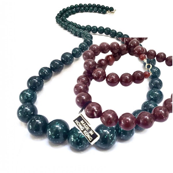 2 véritables colliers de perles en lucite, tous les deux collier simple brin vintage des années 1970, lot vert et rouge, 30 po.