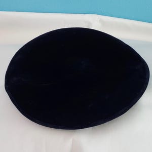 Black Velvet Beret Hat, Vintage 1940s 1950s Ladies Formal Pancake Tam, Side Hat Millinery, Costume Display