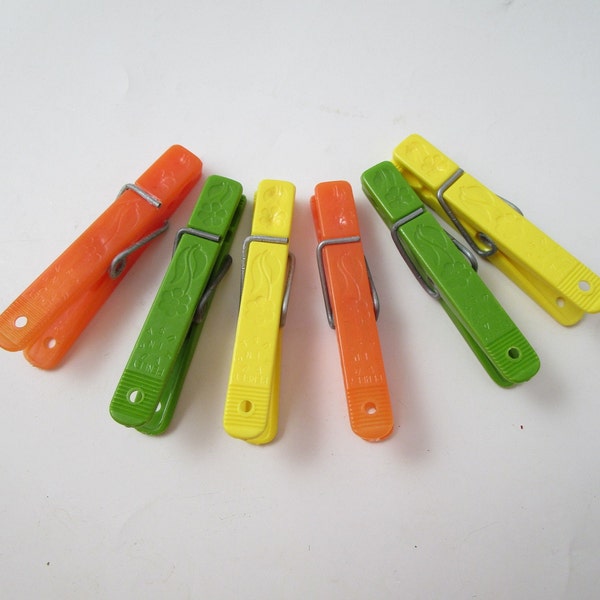 6 Vintage Plastic Clothespins PENLEY 1970s Laundry Room Cottage Farmhouse Decor Repurpose Upcycle Crafting Supplies