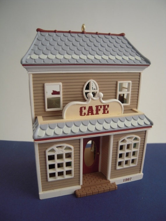 NEW /& Mint 1997 Hallmark CAFE #14 Nostalgic Houses /& Shops Ornament Series