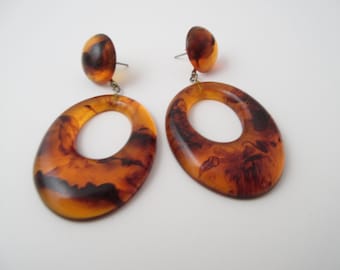 Par de pendientes vintage con forma de aro, de imitación de carey.