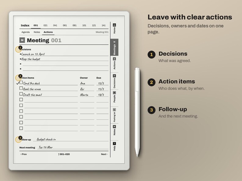Puede incluir: Una tableta digital que muestra una plantilla de notas de reuni&oacute;n con secciones para decisiones, elementos de acci&oacute;n y seguimiento, acompa&ntilde;ada de un l&aacute;piz &oacute;ptico blanco. La pantalla muestra texto como 'Leave with clear actions', 'Decisions', 'Action items' y 'Follow-up'.