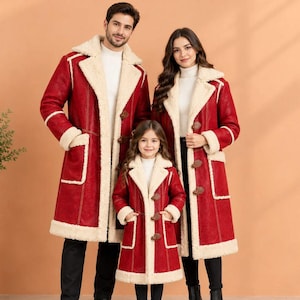 Abrigo Trench Rojo Red One de Cuero con Pelo Sintético – Abrigo Largo Navideño con Botones Toggle para Conjuntos Familiares