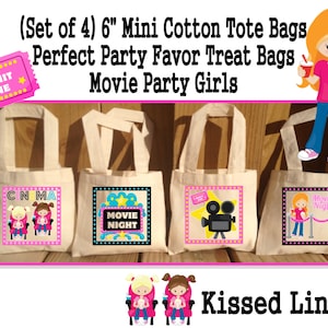 Puede incluir: Conjunto de cuatro bolsas de tela de algodón mini de 15 cm con diseños de temática cinematográfica. Las bolsas son blancas con detalles en rosa, negro y azul. Los diseños presentan a chicas viendo películas, una cámara de cine y el texto "Noche de cine".