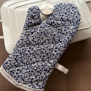 Handmade quilted oven mitt/blue vintage floral-bridal shower gift-housewarming gift-wedding gift-kitchen gift- kitchen accessory