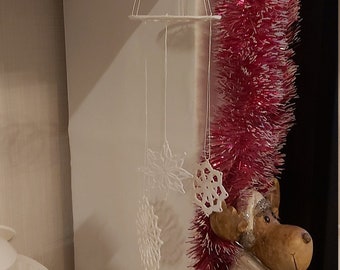 Ciondolo decorativo ghirlanda fiocchi di neve, stelle, bianco, uncinetto, decorazione finestra, cellulare di Natale