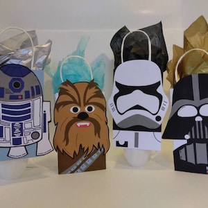 STAR WARS  10 COUNT Party Bags, Favor Bags, Loot Bags, Goody Bags, Paper Bags, Darth Vadar, R2D2, Chubaka, Storm Trooper, Light Sabar.