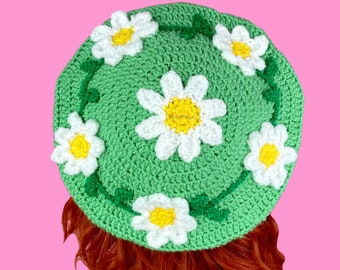 Daisy Chain Beret, Nostalgic Floral Crochet Hat, Cottagecore Aesthetic, Pastel Kawaii Flower Beret, Nature Lover Gift, Cute Spring Fashion