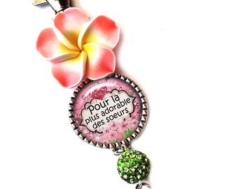 Porte clés, bijoux de sac pompon, pour la plus adorable des sœurs, scolaire, exotique, fleur, plaisir d'offrir, coffret cadeau inclus