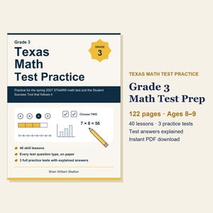 Könnte beinhalten: Ein Buchcover für Texas Math Test Practice der 3. Klasse mit dem Titel in dunkelblauer Schrift, einem gelben Stern-Abzeichen und Illustrationen von Matheaufgaben, darunter ein Bruchbalken, ein Balkendiagramm und ein Bleistift. 122 Seiten, 8-9 Jahre.