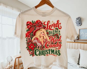 Maglietta natalizia Comfort Colors Dolly Parton Hard Candy, maglietta country per le vacanze, maglietta retrò western per Natale, regalo per i fan di Dolly Parton