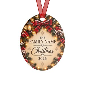 Decorazione natalizia personalizzata per la casa / Nome della famiglia e anno / Oggetto ricordo in ceramica a doppia faccia