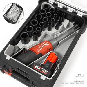 Może przedstawiać: Szara plastikowa wkładka na nasadki do skrzynki narzędziowej z wyprofilowanymi otworami na różne czarne nasadki, czerwone elektronarzędzie Milwaukee M12 oraz akumulator Redlithium 6.0Ah. Tekst: OPTION: SOCKET TRAY. INSERTS ONLY NO TOOLS OR CASES INCLUDED.