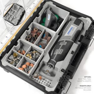 Può includere: Una valigetta portautensili in plastica nera e grigia contenente un inserto sagomato grigio con scomparti per un utensile rotativo Dremel 8220 e vari accessori, tra cui nastri abrasivi, mole e spazzole metalliche, con testo sulle opzioni.