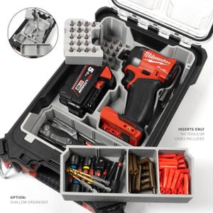 以下が含まれることがあります： Milwaukee M18 Fuelインパクトドライバー、バッテリー、アクセサリー用のカスタム成形コンパートメントを備えたグレーのプラスチック製ツールケースインサート。取り外し可能な浅いオーガナイザートレイが含まれています。テキスト：INSERTS ONLY NO TOOLS OR CASES INCLUDED。