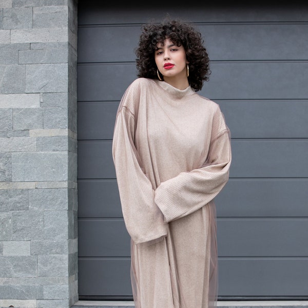 Robe pull oversize, Robe d'hiver pour les vacances, Robe à manches longues beige, Robe grande taille, Robe pull avant-gardiste
