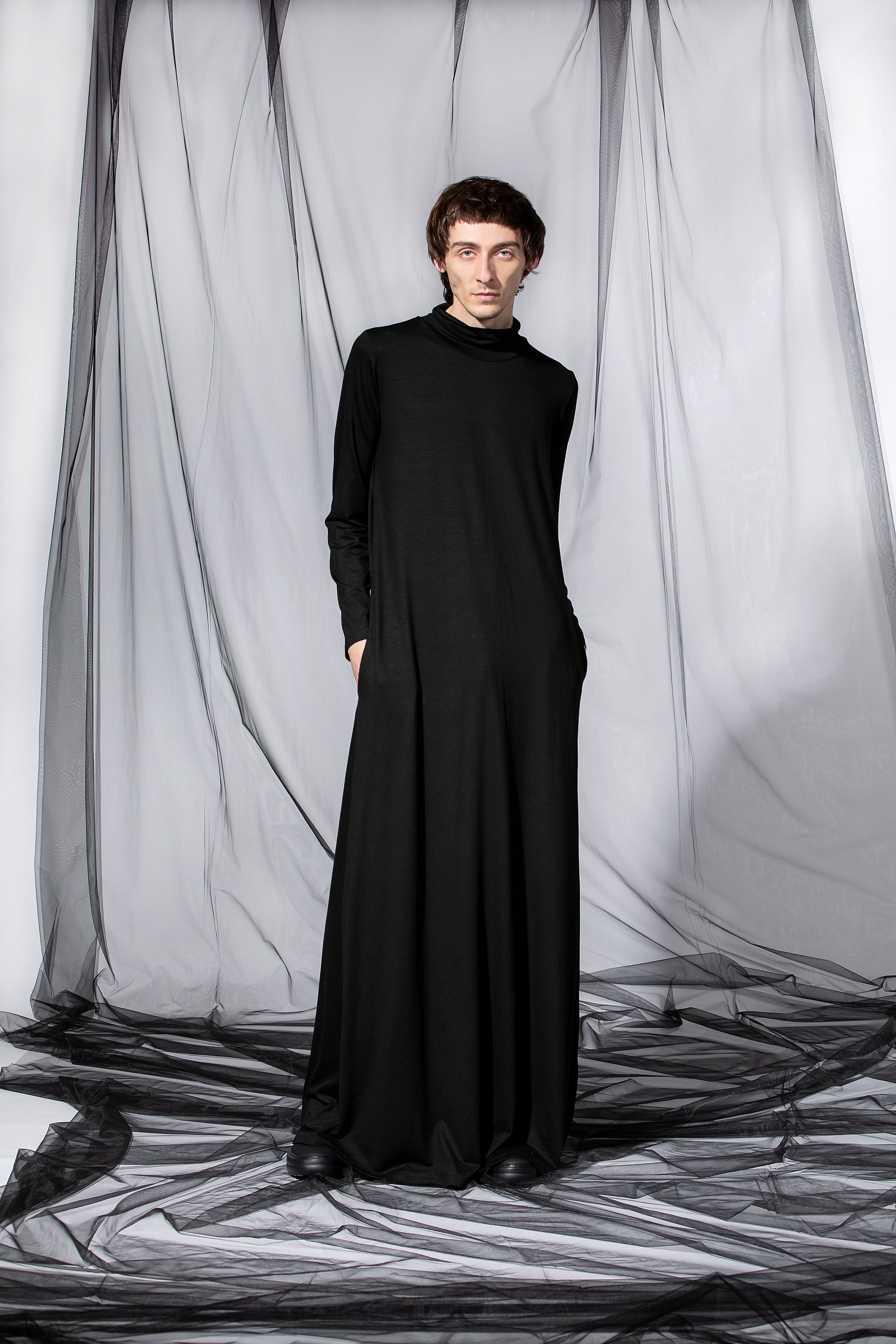 Men Robe In Black, Unisex Dress, Maxi Dress for Men, Minimalist Dress,  Futuristic Clothing For Men, Long Sleeve Black Dress -  Portugal