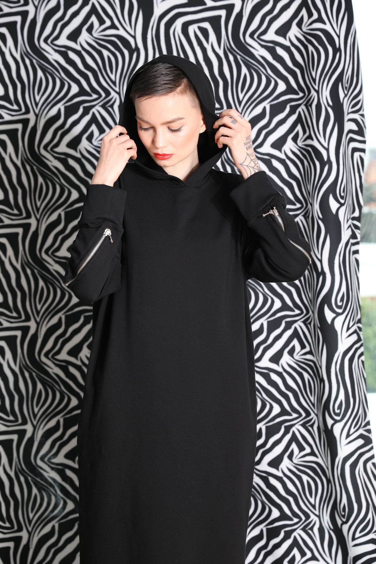 ワンピース OFF-WHITE Long hooded dress Black OWHI090S23KNI0011045 NW Hoodie Long Dress: Black – Daniella Faye USA