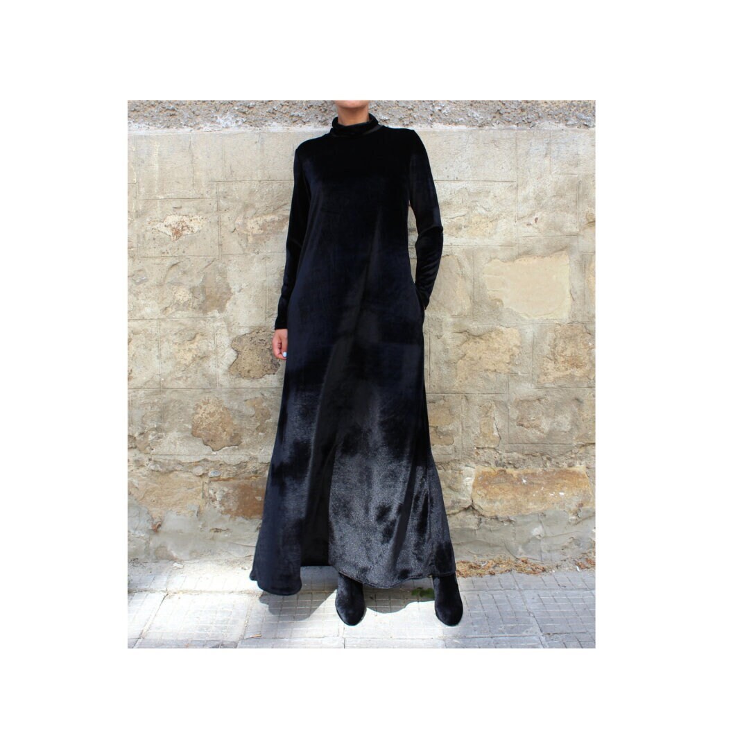 Black High Neck Long Sleeve Velvet Dress