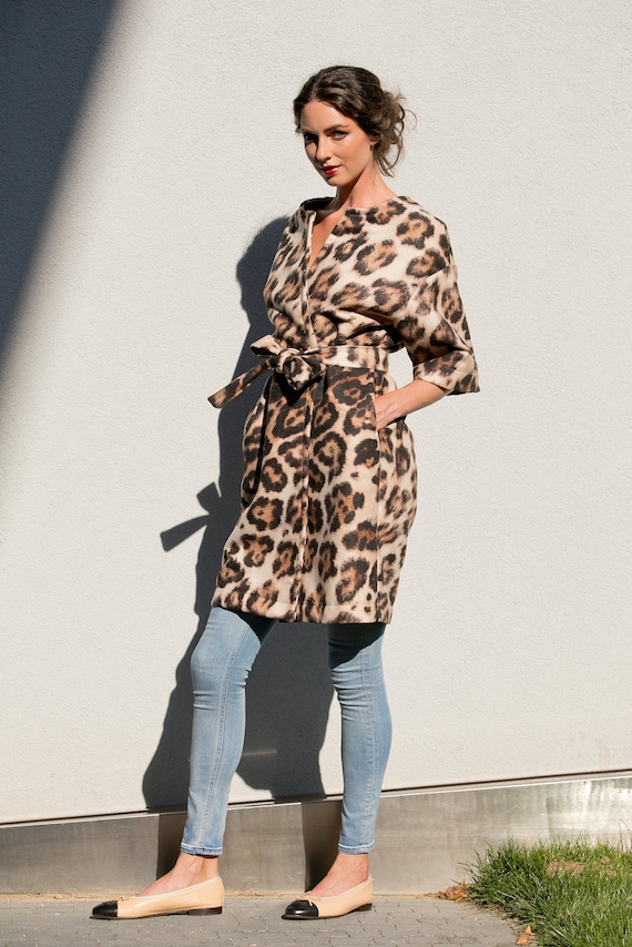 Donna Cappotto, Cappotto stampa animale, Cappotto Neoprene, Cappotto stravagante, Leopard Print Cappotto, Donne Trench Coat, Cintura Cappotto, Donna Cappotto, Cappotto stampa animale, Cappotto Neoprene, Cappotto stravagante, Leopard Print Cappotto, Donne Trench Coat, Cintura Cappotto,