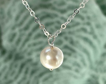 Pearl Necklace - white - round -medium