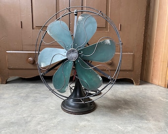 Antique General Electric Desktop Fan, 6 Blades, Cast Iron Green and Brass, Cat. 75425 GE USA Vintage Industrial