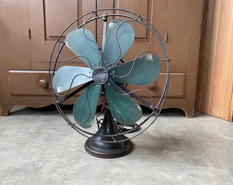 Antique General Electric Desktop Fan, 6 Blades, Cast Iron Green and Brass, Cat. 75425 GE USA Vintage Industrial