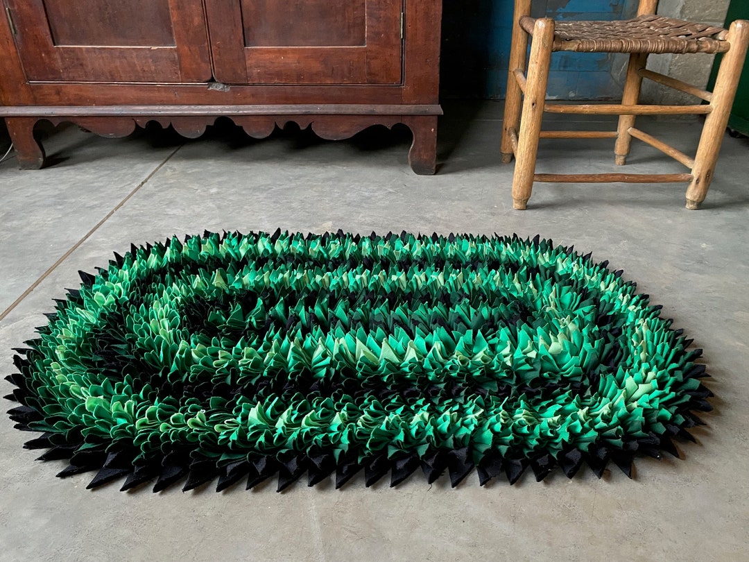 Vintage Rag Rug, Green and Black Folk Art Small Rug, Amish Lancaster PA