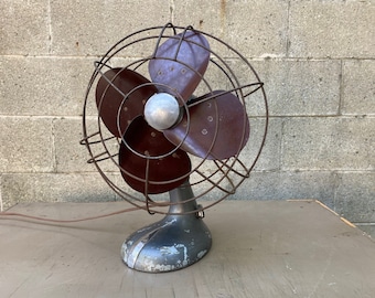 Vintage Art Deco Desktop Fan, Gray Metal, Bakelite, 1940s USA Vintage Industrial