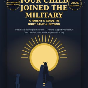 Op de afbeelding: Een boekomslag met de titel YOUR CHILD JOINED THE MILITARY, A PARENT'S GUIDE TO BOOT CAMP & BEYOND, 2026 EDITION. De donkerblauwe omslag toont een gele zon, het silhouet van een persoon op een pad en tekst voor ouders van rekruten.