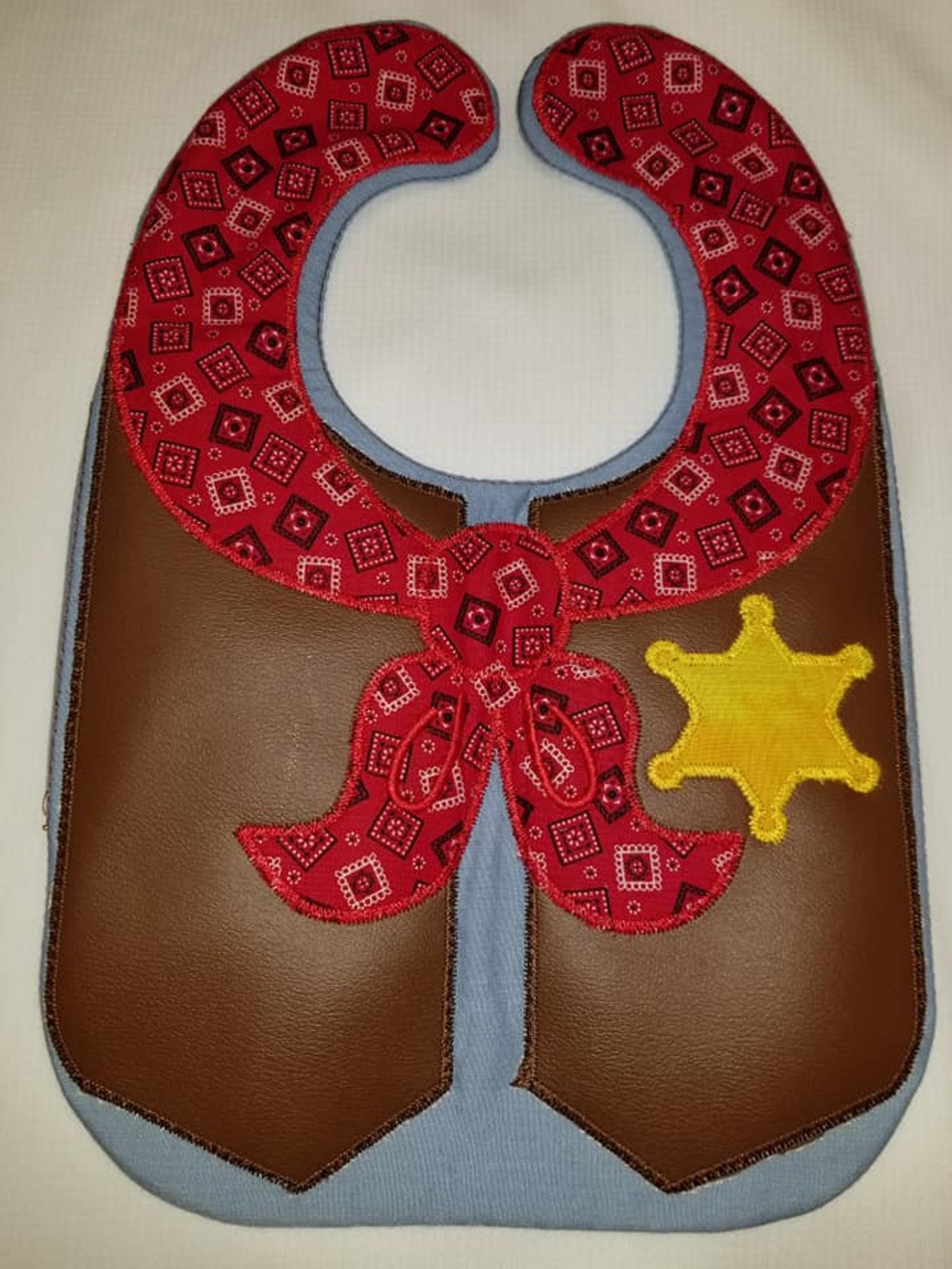 Cowboy bib for Babies. This is a great Baby shower gift or for Etsy