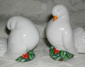 Vintage Avon Collectible Christmas Turtledoves Salt and Pepper Set 1990s Wedding Gift