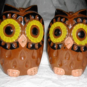 Owlet Salt and Pepper Shakers, Halloween Kawai Vintage Chalkware, Large Owl Salt and Pepper Shakers